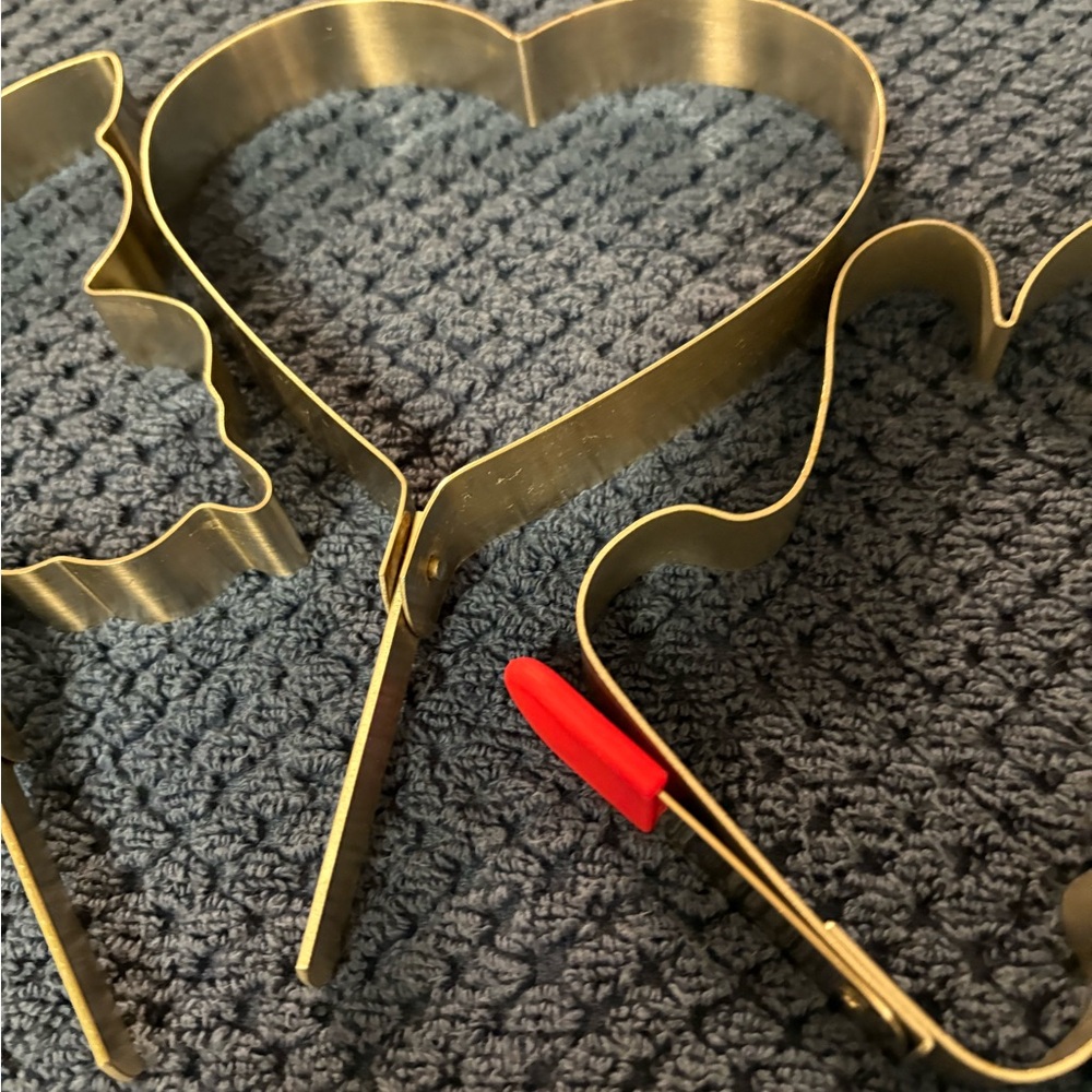 3 Older Metal Pancake/Cookie Treat Cutters - Mitten, Heart & Butterfly - Picture 14 of 16